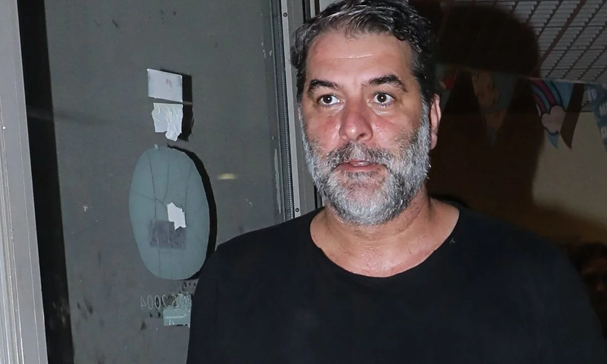 Στο νοσοκομείο βρέθηκε ο ηθοποιός Βασίλης Μπισμπίκης το βράδυ της Τετάρτης, έπειτα από έντονη ενόχληση που αισθάνθηκε στο στήθος.