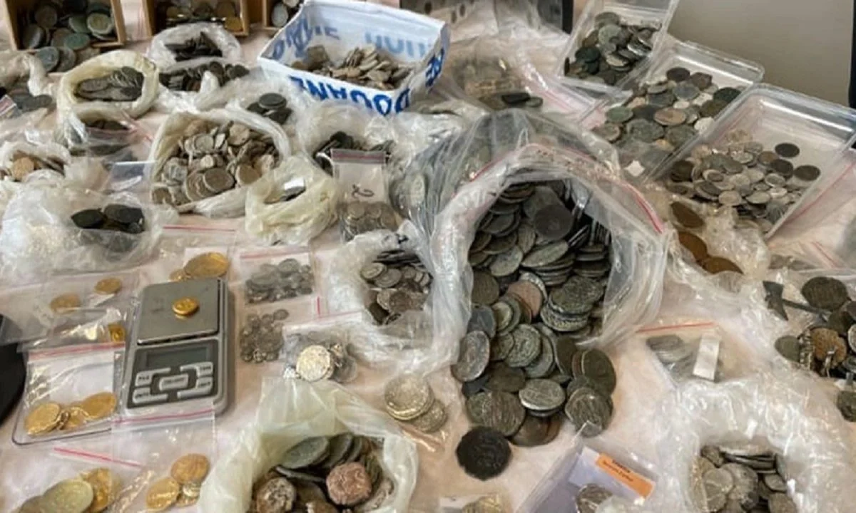 Βρήκαν κλεμμένα ελληνικά αρχαία στη Γαλλία και τα γυρίζουν στην... Τουρκία - Από πότε οι Τούρκοι έγραφαν ελληνικά;