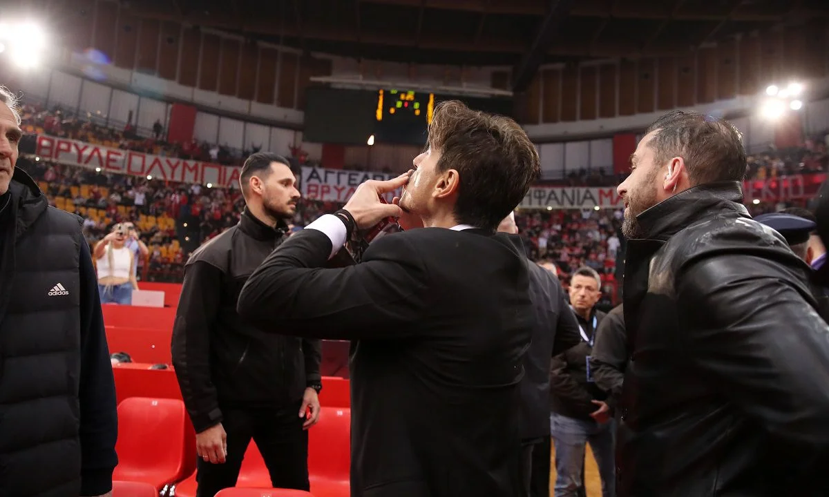 Ο Δημήτρης Γιαννακόπουλος δεν άφησε αναπάντητη την τοποθέτηση του Γιώργου Μπαρτζώκα ότι «Ο Ολυμπιακός αρνείται να χάσει».