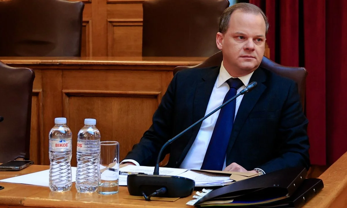 Άρχισαν τα εσωκομματικά «καρφιά» για τα Τέμπη - Το «κρυφτό» που παίζει ο Καραμανλής πίσω από τη βουλευτική ασυλία του, στοιχίζει ανεπανόρθωτα στη ΝΔ.