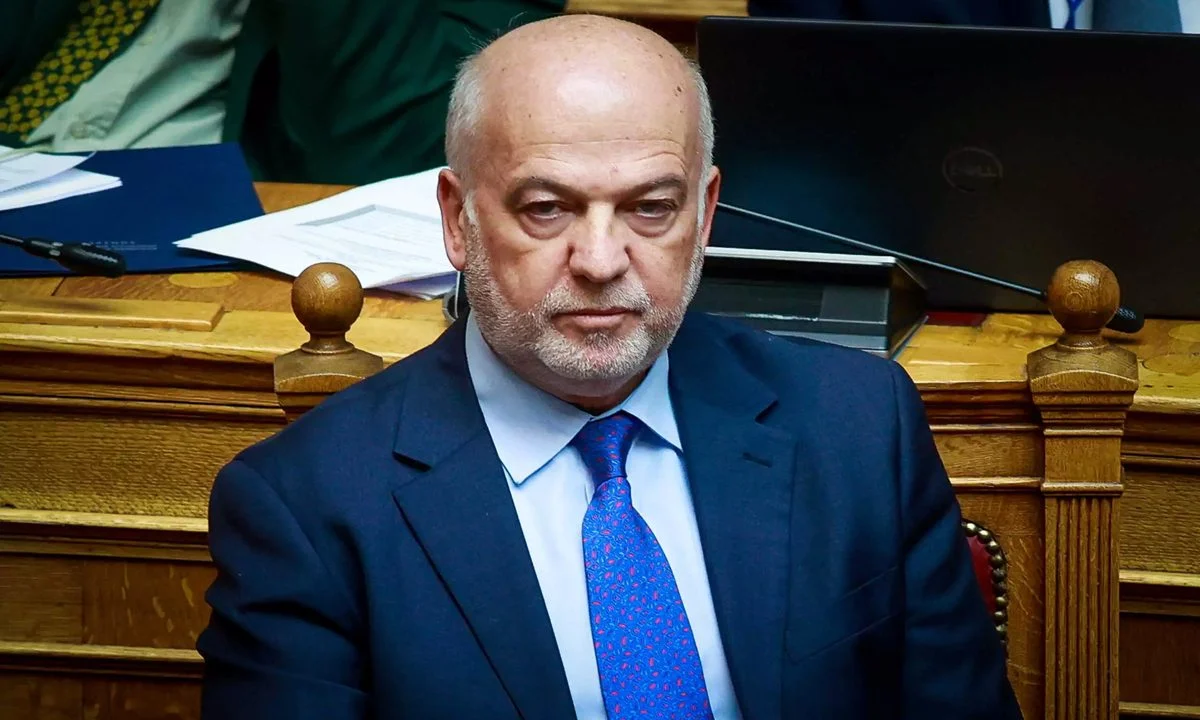Τέμπη: Όλο και πιο πολύ βαραίνει το κλίμα για τον Κώστα Καραμανλή - Ο Γιώργος Φλωρίδης «άδειασε» δημοσίως τον πρώην υπουργό Μεταφορών.