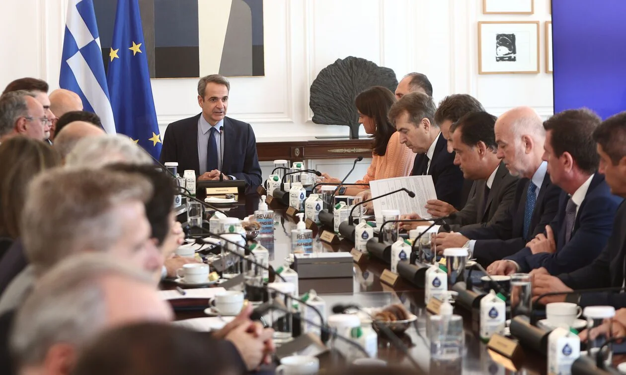 Κατακραυγή από «αριστερούς» και «δεξιούς», ακόμα και από ψηφοφόρους της ΝΔ - Οι 9 στους 10 πολίτες βλέπουν «κουκούλωμα» στα Τέμπη.