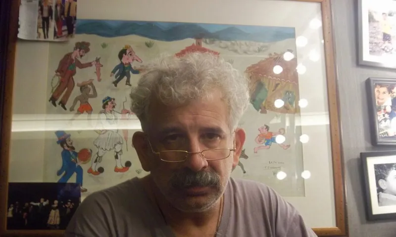 Ράκος ο Πέτρος Φιλιππίδης...