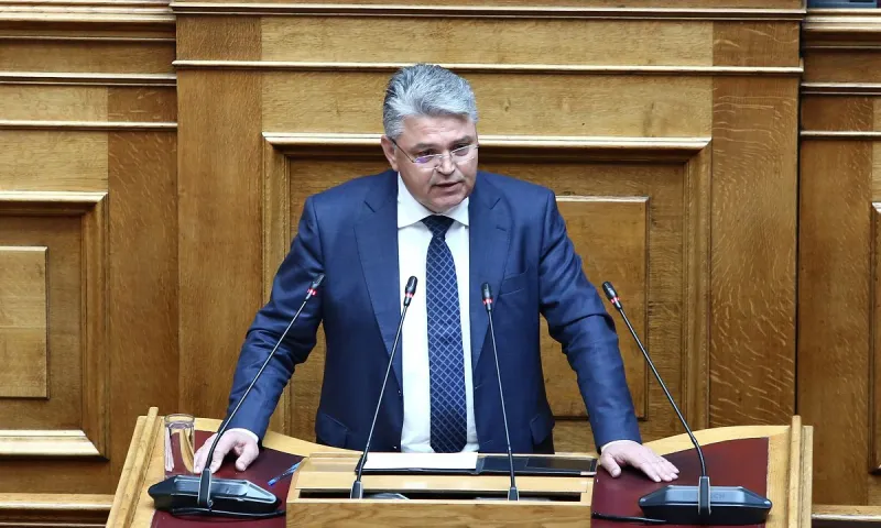Καταπέλτης ο Νατσιός στη Βουλη! «Κύριε Καραμανλή, θέλετε να σας ζητήσει συγνώμη ο λαός;»