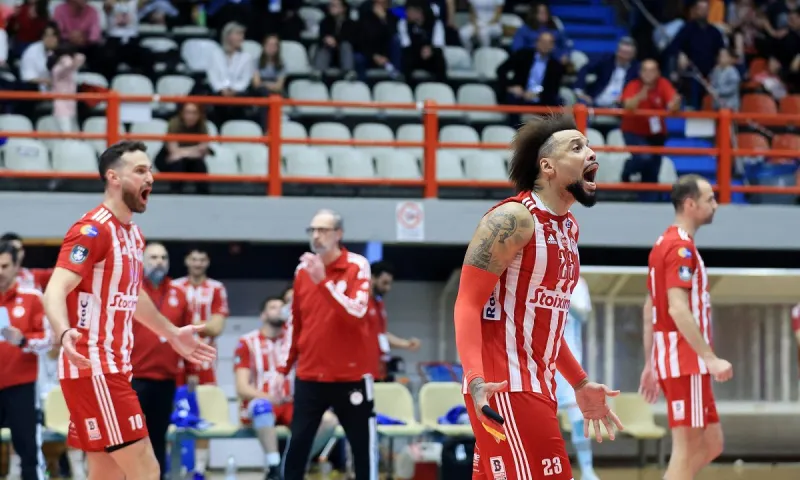 Ο Ολυμπιακός στο βόλεϊ σηκώνει τη μία κούπα μετά την άλλη (vids)