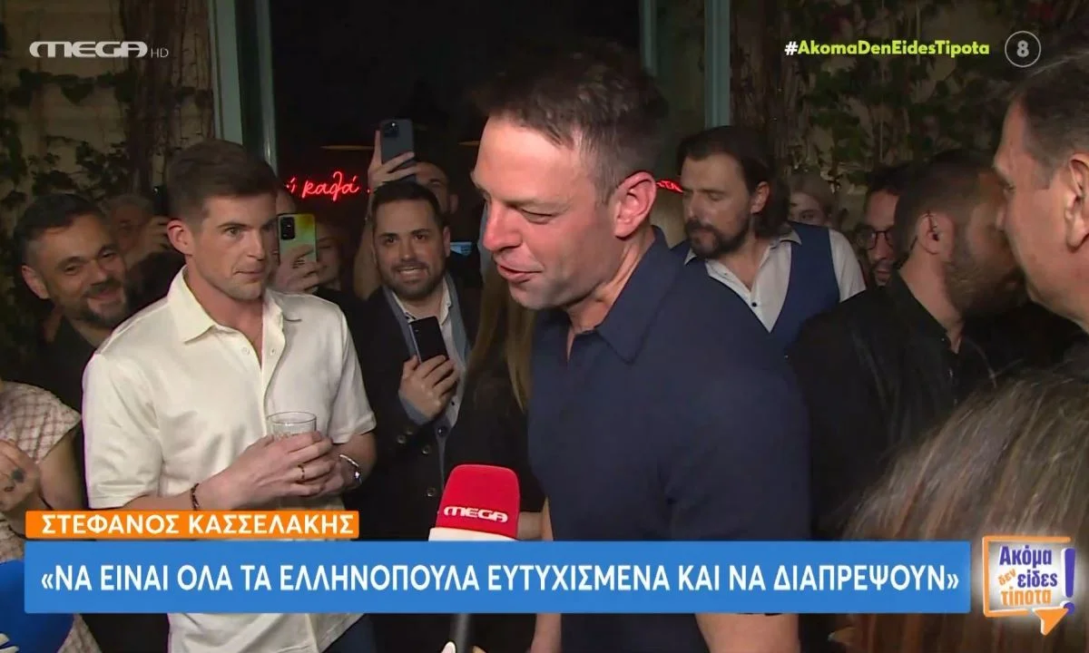 Ο Tyler ανέβασε μια φωτογραφία όπου ο ίδιος και ο Στέφανος Κασσελάκης βρίσκονται στην παραλία παρέα με το σκυλάκι τους, τη Φάρλι.