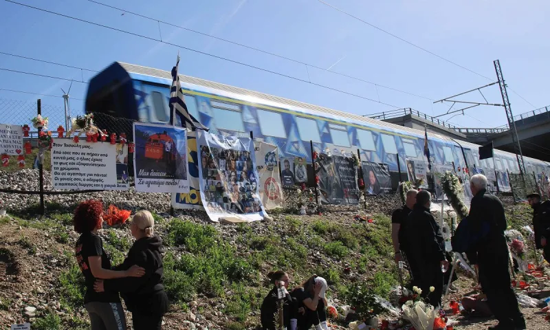 Τέμπη: Χαστούκι από την κοινωνία σε ΜΜΕ - ελληνική δικαιοσύνη και κυβέρνηση - Στο πλευρό των συγγενείς ο κόσμος