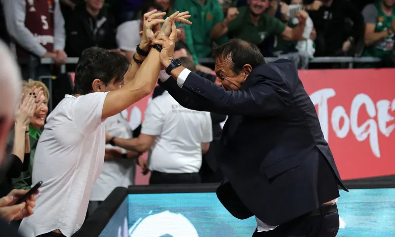 Οι επικές αντιδράσεις του Γιαννακόπουλου στο Μόναχο! (vids)