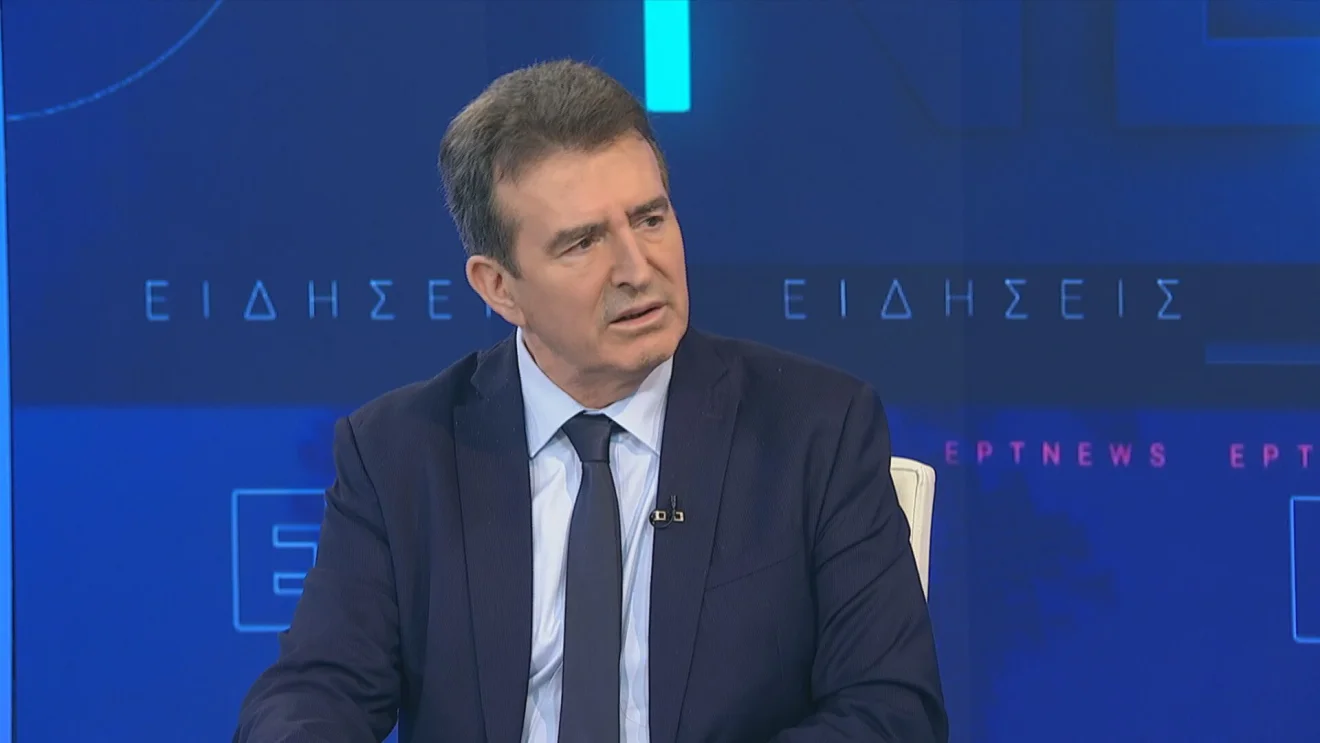 Αντί να έχει ήδη παραιτηθεί, ο Μιχάλης Χρυσοχοΐδης δικαιολογείται λέγοντας ότι η αστυνομία δεν μπορεί να προλάβει τις εξελίξεις της κοινωνίας!