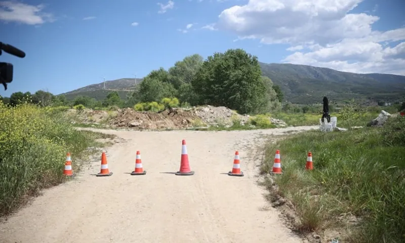 Έγκλημα στα Τέμπη: Απαράδεκτες παραλείψεις στη δειγματοληψία των πεταμένων χωμάτων – Αλλοίωση στοιχείων καταγγέλλουν οι συγγενείς