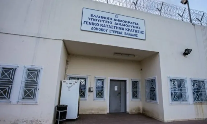 Εδώ μωρέ - Πηγαίναμε τον Ριζάι μεταγωγή και έμεινε η κλούβα στην ανηφόρα στις στροφές