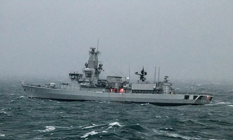 Φρεγάτα που θέλαμε για ενδιάμεση λύση ξεκίνησε για την Ερυθρά Θάλασσα και γύρισε πίσω γιατί κόλλησε ο πύραυλος