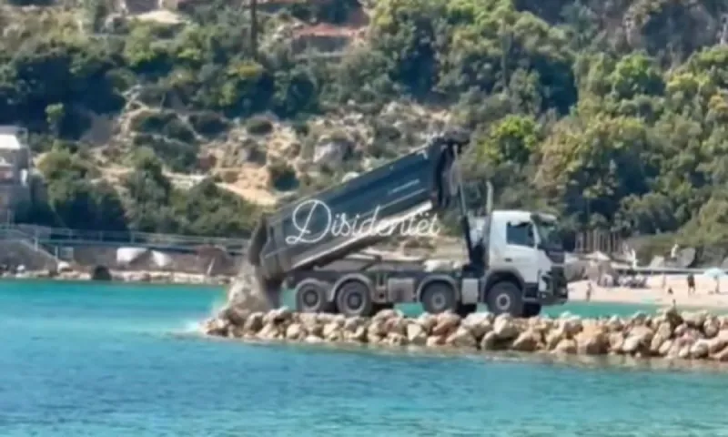 Βόρεια Ήπειρος: Μπαζώνουν την μοναδική ελεύθερη παραλία της Χειμάρρας και είναι απλά Δευτέρα