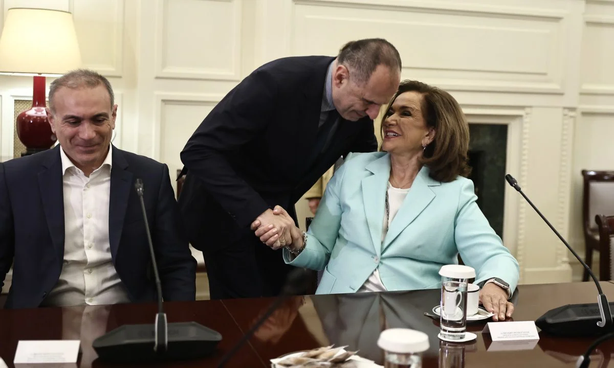 Τεράστιο το ατόπημα προς την Κύπρο αυτό που έκανε η Ντόρα Μπακογιάννη με την εισήγησή της για το Κόσσοβο. Κοροϊδεύει ο Γεραπετρίτης...