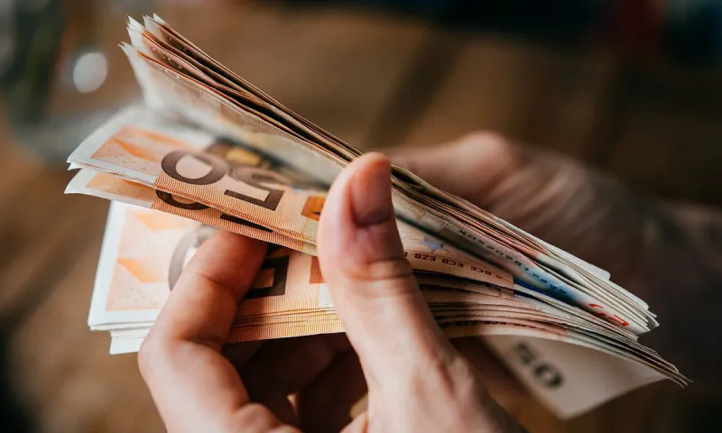 Δώρο Πάσχα 2024: Μέχρι πότε πρέπει να καταβληθεί - Οι κυρώσεις για τους ασυνεπείς εργοδότες