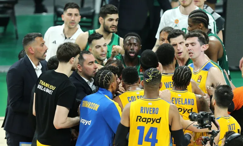 Παναθηναϊκός - Μακάμπι: Χαμός στα αποδυτήρια!