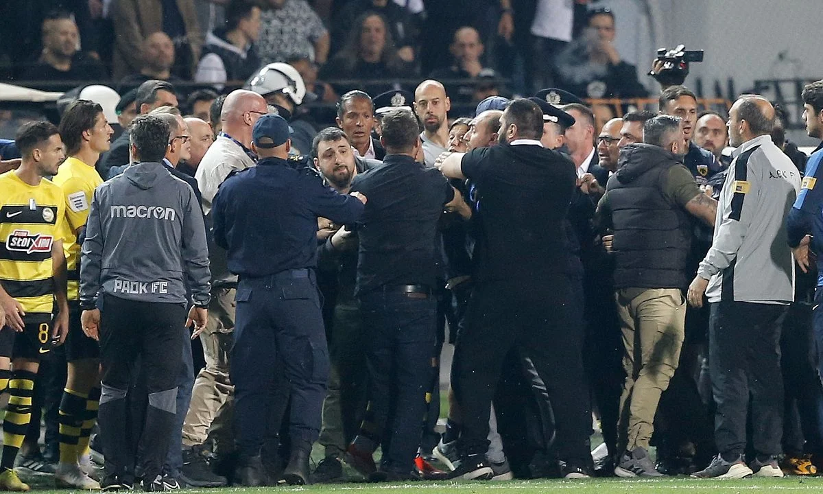 Ολυμπιακός - ΑΕΚ: Από την εξέδρα ο Αλμέιδα στο Καραϊσκάκης μετά το ξύλο στην Τούμπα;