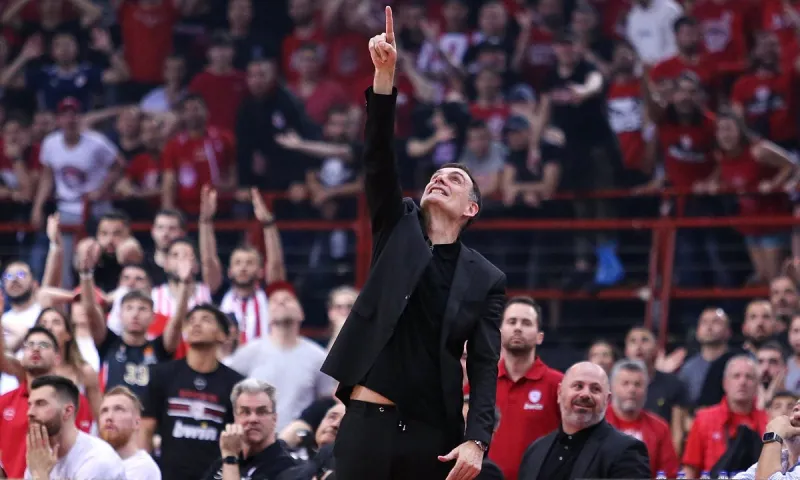 Άναυδος ο Μπαρτζώκας στο φάουλ του Πετρούσεφ στον Πάρκερ - Έριξε «καρφιά» στις δηλώσεις