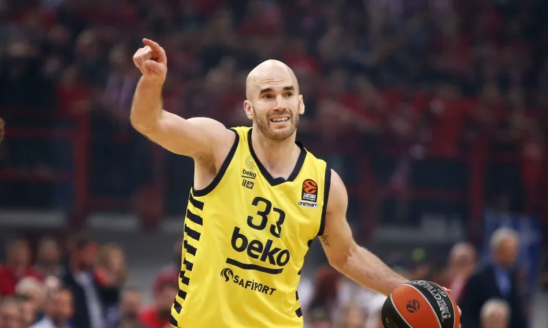 Η Φενερμπαχτσέ των 3 Ελλήνων μια νίκη από το Final4