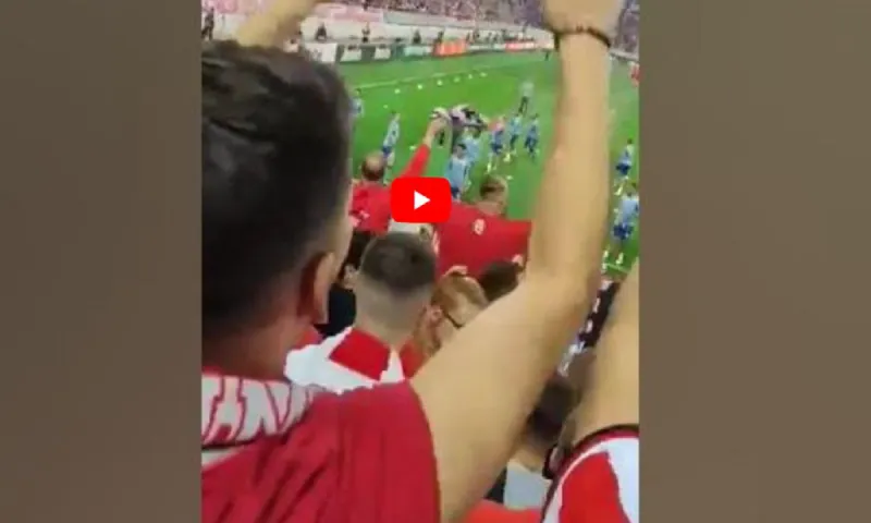 Ολυμπιακός - Άστον Βίλα: Εικόνα από τις εξέδρες του Γεώργιος Καραϊσκάκης