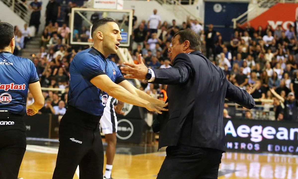 Την οργή του Εργκίν Αταμάν και την αποβολή του από τον πάγκο του Παναθηναϊκού προκάλεσε μια απόφαση των διαιτητών
