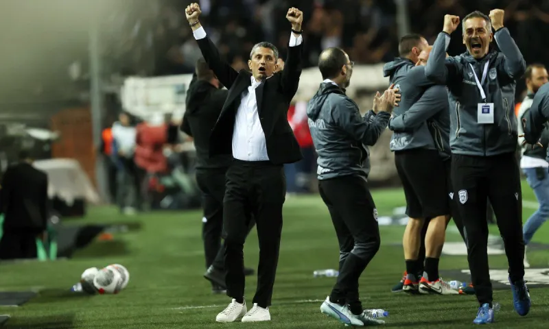Ο Λουτσέσκου έκανε τα αποδυτήρια του ΠΑΟΚ εκκλησία!