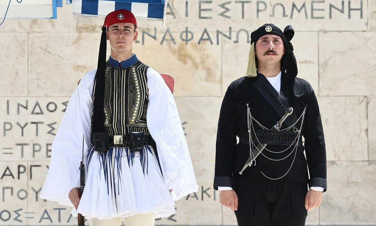 Γενοκτονία των Ποντίων: Ρίγη συγκίνησης στο Σύνταγμα – Η προεδρική φρουρά τίμησε την ημέρα μνήμης