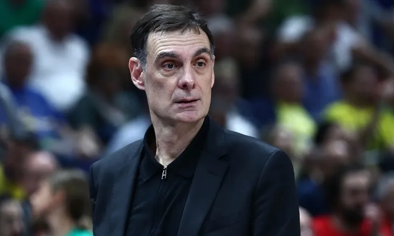 Ρεάλ-Ολυμπιακός: Ο Γιώργος Μπαρτζώκας δεν πίστευε το 56-37 του ημιχρόνου - Οι έντονες αντιδράσεις του (pics)