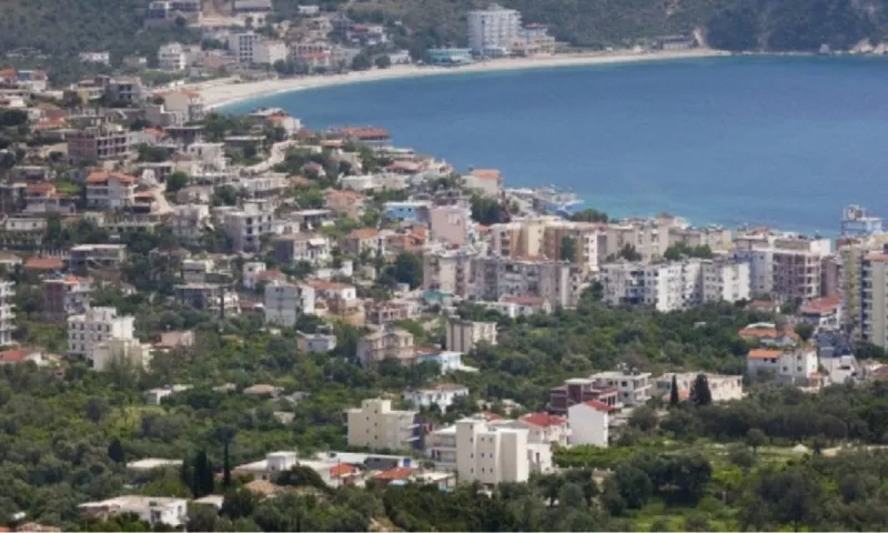 Χειμάρρα: Απίστευτο περιστατικό - Ο Ράμα ρώτησε Χειμαριώτες να του πουν αν υπάρχει κανείς που έχασε την περιουσία του και όταν πήγε να μιλήσει ένας πολίτης τον πήραν σηκωτό