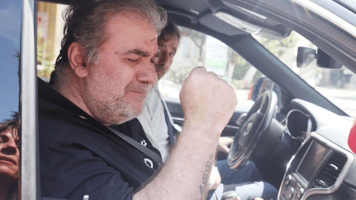Το νοσοκομείο αλλάζει ζωές - Ο Δημήτρης Σταρόβας με δάκρυα στα μάτια, άφησε πίσω το Τζάνειο που νοσηλεύτηκε για 2 εβδομάδες.