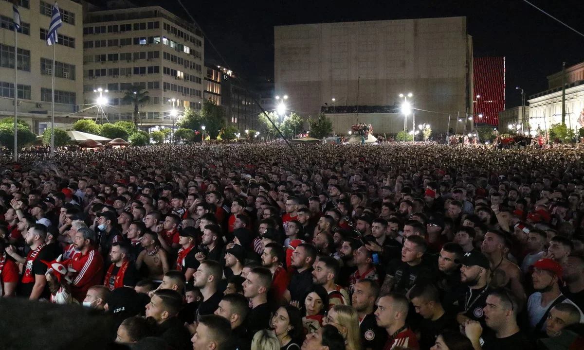 Μοναδικό! Η στιγμή που σκοράρει ο Ολυμπιακός – «Σείστηκε» ο Πειραιάς (vid)