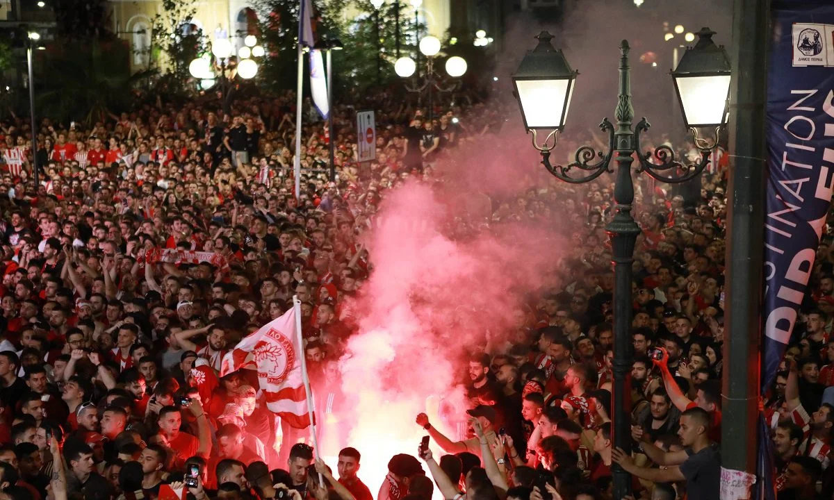 Ασύλληπτο: Πόσος κόσμος μαζεύτηκε στον Πειραιά για την κούπα