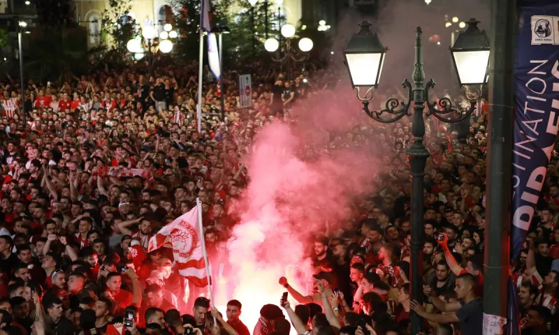 Ασύλληπτο: Πόσος κόσμος μαζεύτηκε στον Πειραιά για την κούπα