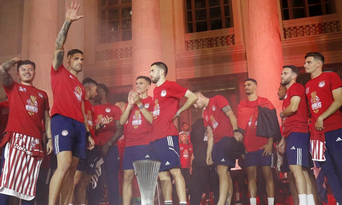 «Σπάνε» καρδιές! Οι τρεις επικές φωτογραφίες του Ολυμπιακού