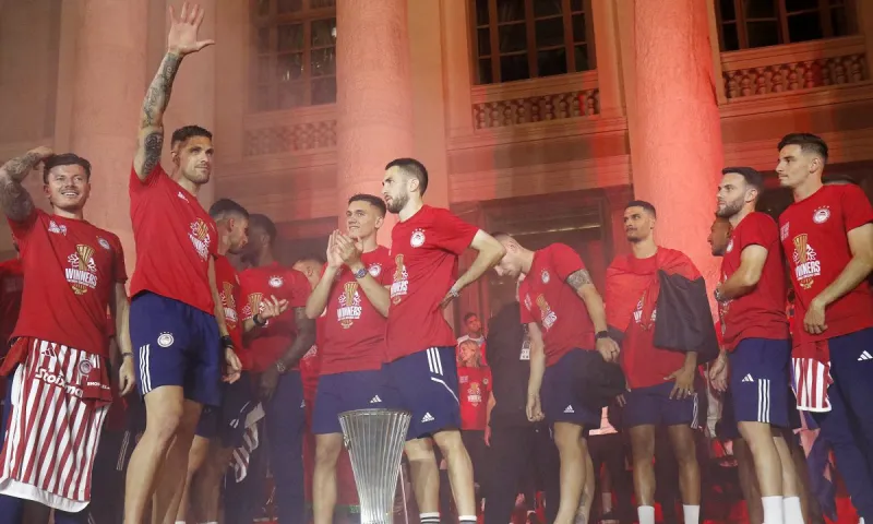«Σπάνε» καρδιές! Οι τρεις επικές φωτογραφίες του Ολυμπιακού