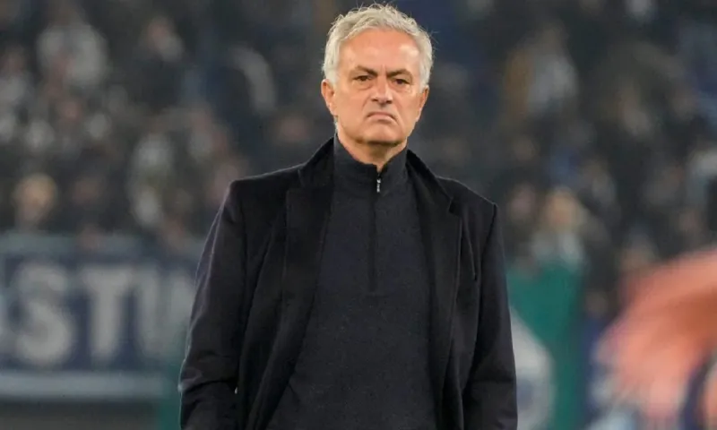 Έκλεισε τον Μουρίνιο για 2+1 χρόνια