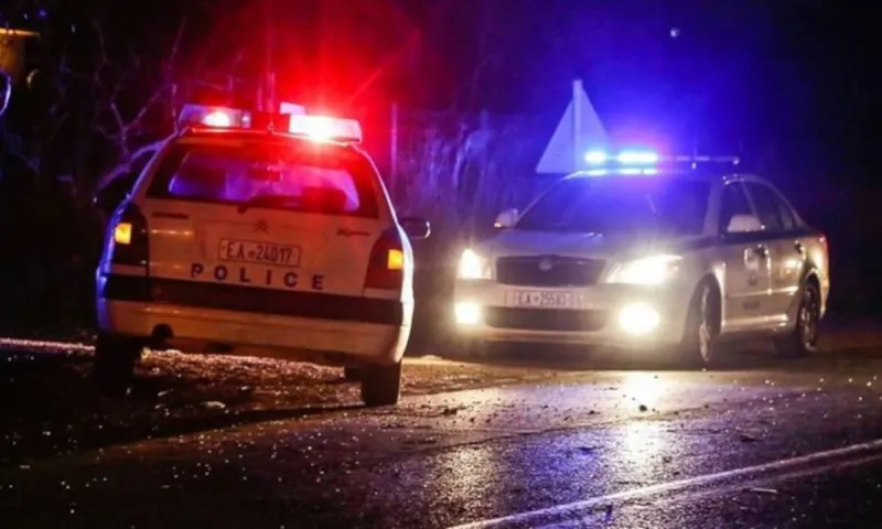 Ανάβυσσος ΤΩΡΑ : Επιτέθηκε σε γυναίκα και έβγαλε όπλο στους περαστικούς που προσπάθησαν να τον σταματήσουν