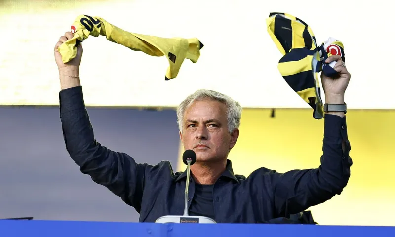 Ζοσέ Μουρίνιο: Από τη γιούχα στον τελικό του Champions League, στην αποθέωση από τους οπαδούς της Φενέρμπαχτσε!