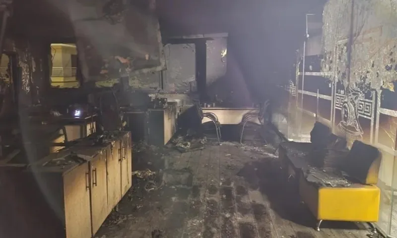 Αλβανός ποινικός έβαλε τη φωτιά στα γραφεία του Άρη - Γιατί έχει απασχολήσει στο παρελθόν τις αρχές