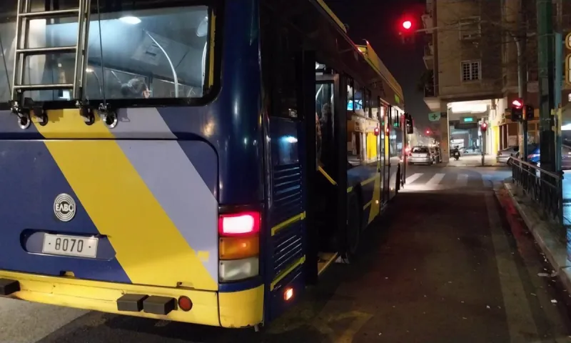 Τρόλεϊ έπεσε πάνω σε ΙΧ, στο νοσοκομείο τώρα ο οδηγός που τραυματίστηκε στον Αυχένα