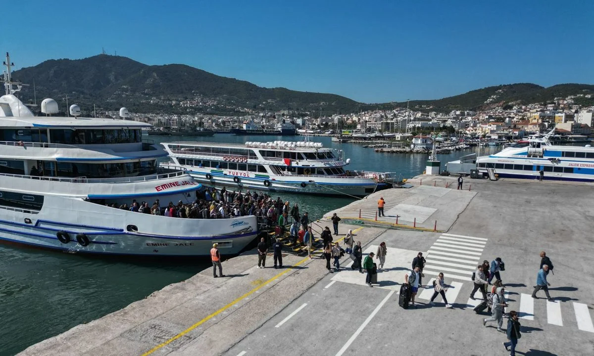 «Εννέα ημέρες αργίας και η Ελλάδα είναι καλύτερη σε υπηρεσίες, αλλά και φθηνότερη» αναφέρουν τα τουρκικά δημοσιεύματα.