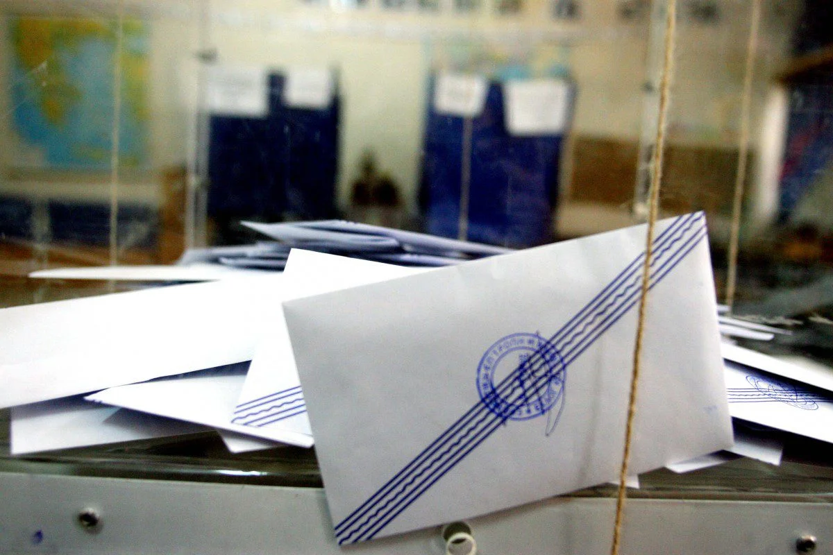 Ευρωεκλογές: Πάμε για ιστορικά ποσοστά αποχής - Οι «κοκορομαχίες» ΝΔ και ΣΥΡΙΖΑ εντείνουν τις τάσεις φυγής από τις κάλπες.