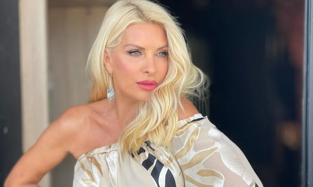 Μία φωτογραφία χωρίς καθόλου ρετούς δημοσίευσε στα social media της η Ελένη Μενεγάκη, στέλνοντας μάλιστα και ένα μήνυμα προς τους φαν της.
