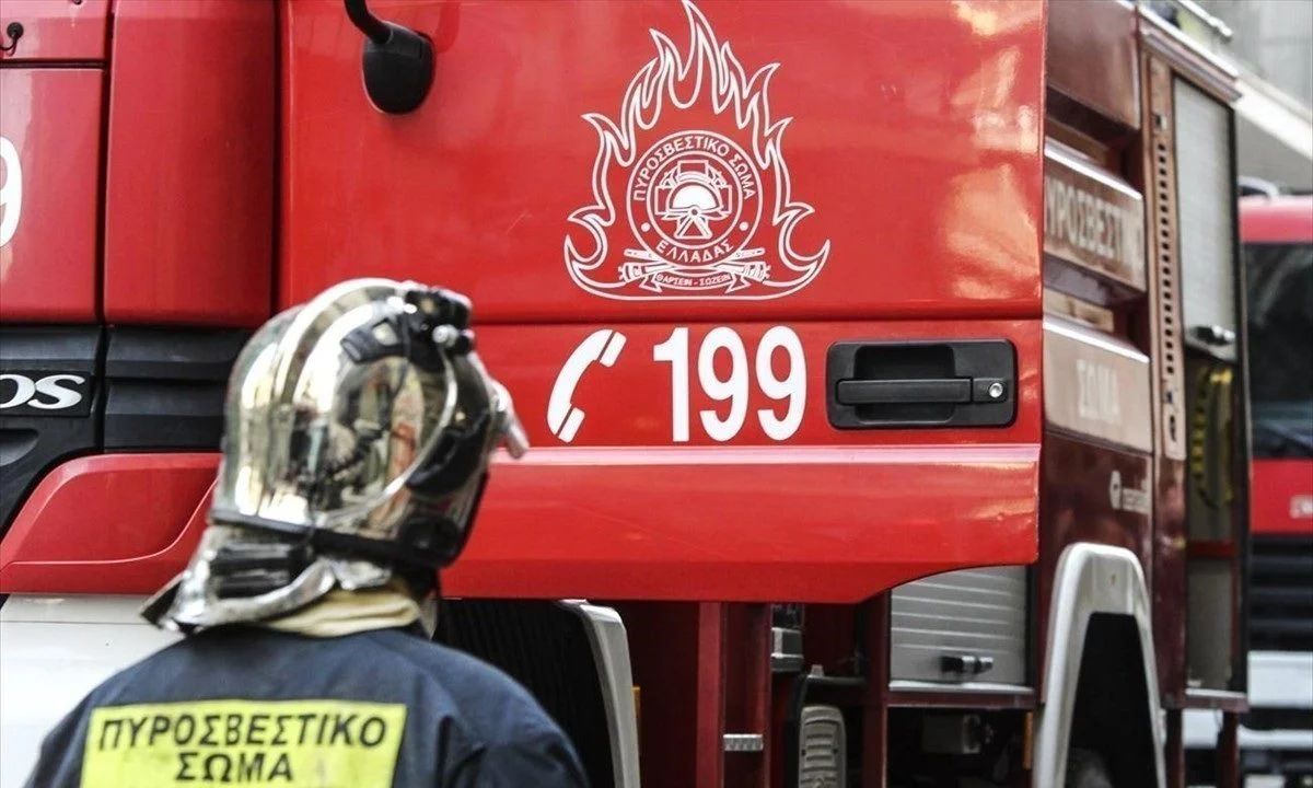 Αναστάτωση προκλήθηκε την Τρίτη (11/6) στη Νέα Σμύρνη, όταν ΙΧ τυλίχτηκε στις φλόγες.