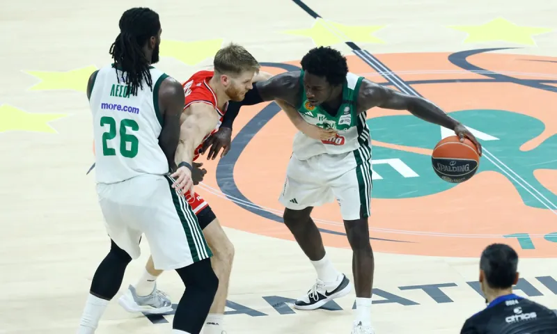 Ολυμπιακός - Παναθηναϊκός: Οι διαιτητές του Game 4 στο ΣΕΦ - Γιαννακόπουλος και Μπαφές στην κλήρωση