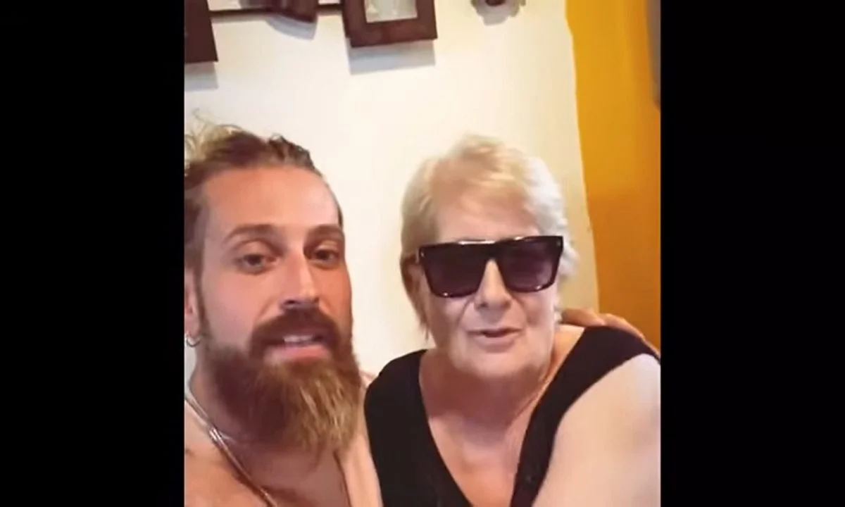 Η γιαγιά του Σταμάτη Ταλαδιανού κάνει ντεμπούτο! (vid)