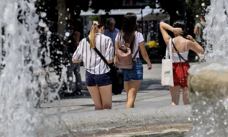 Καιρός: Η χειρότερη ημέρα του καύσωνα - Που θα φτάσει η θερμοκρασία τους 43 βαθμούς