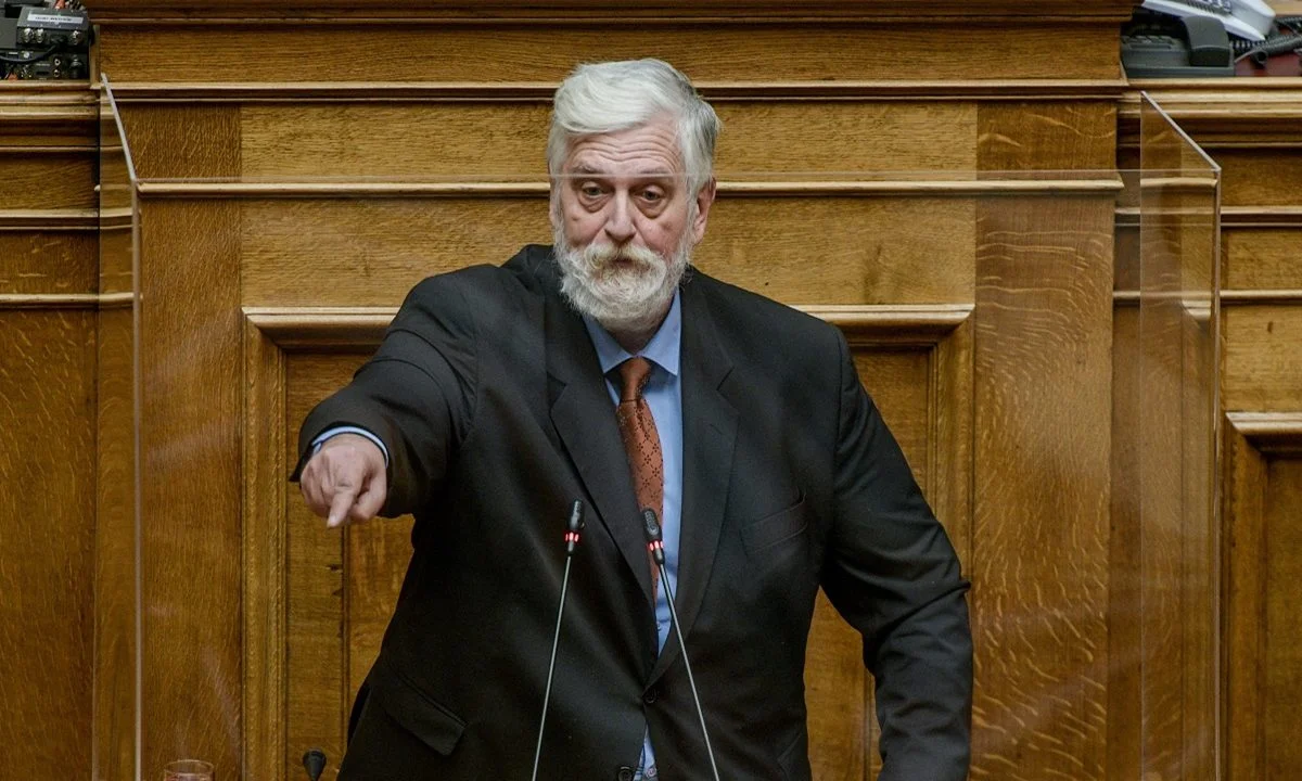 Ευθείες βολές κατά των εξωκοινοβουλευτικών υπουργών εκτόξευσε ο γαλάζιος βουλευτής Γιάννης Λοβέρδος - «Μπηχτή» και για τον Γκρίνμπεργκ.