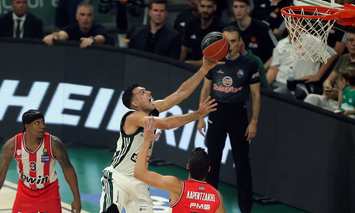 Απίστευτα πράγματα έκανε ο Κώστας Σλούκας, στο πρώτο ημίχρονο απέναντι στον Ολυμπιακό, καθώς μέσα σε 12:18 λεπτά έφτασε 23 πόντους!