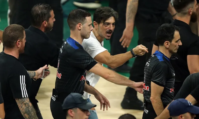 Γιαννακόπουλος κατά ΕΟΚ και ΚΕΔ: «Πρέπει να παραιτηθούν, ντροπή όλα όσα είδαμε στους τελικούς»